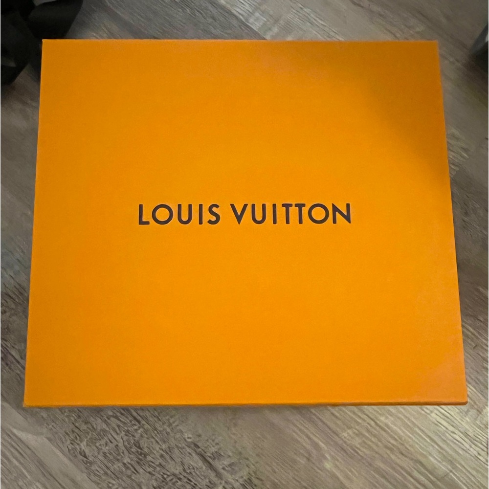 Med-large Louis Vuitton box